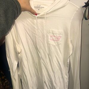Vineyard vines 
Pull over
Worn once